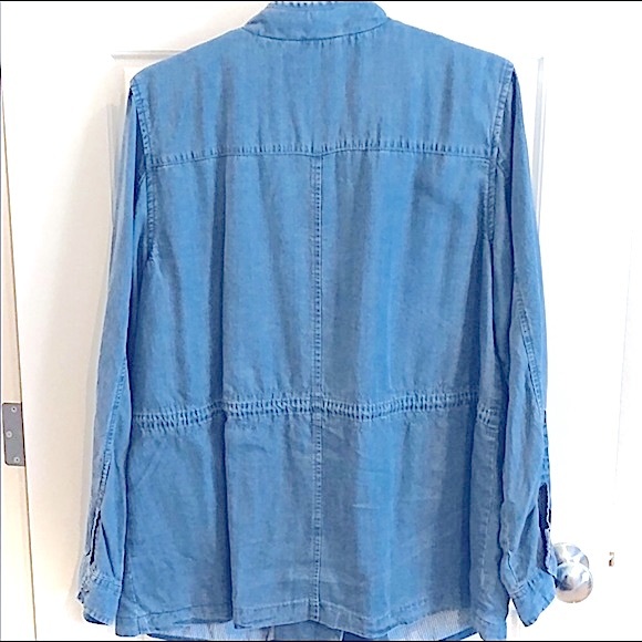 Stylish Light-Wash Chambray Lightweight Utility Jacket Pockets Snaps Closure - Picture 2 of 16